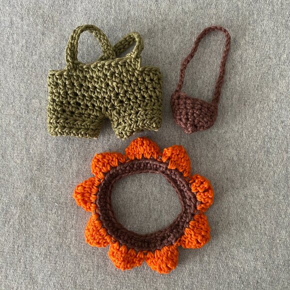 Handmade Crochet Autumn Sunflower Green Orange Outfit for 17cm Doll 3-Piece Set - Picture 7 of 7